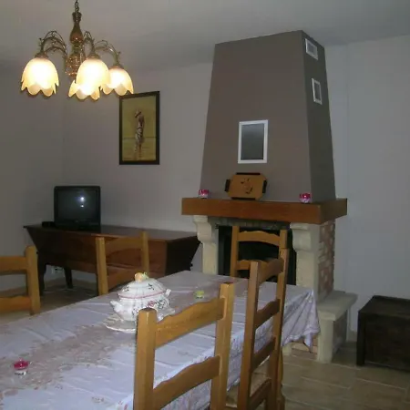 Dompierre-sur-besbre, 3 Pieces, 5 Personnes - Fr-1-489-26 Dompierre-sur-Besbre